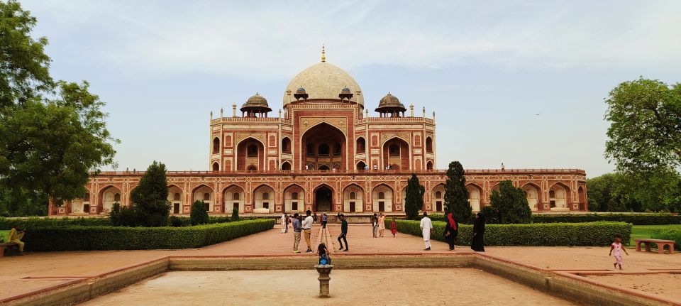 Full or Half Day Private Guided Tour of Old and New Delhi - New Delhi monuments: India Gate, Parliament, and Presidential Estate views