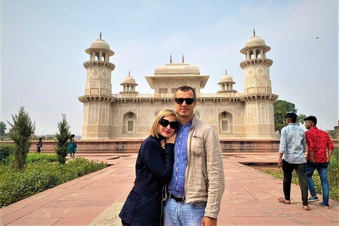 Golden Triangle Tour Package Delhi Agra Jaipur - Jaipur Day 3: Hawa Mahal, Amber Fort, and the palace-fort mix