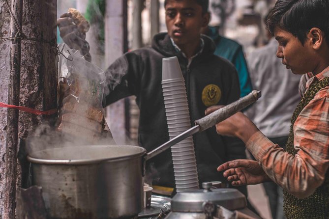 Guided 3‑hour rickshaw ride through Old Delhi with transfers - Jama Masjid: the main monument and the minaret choice