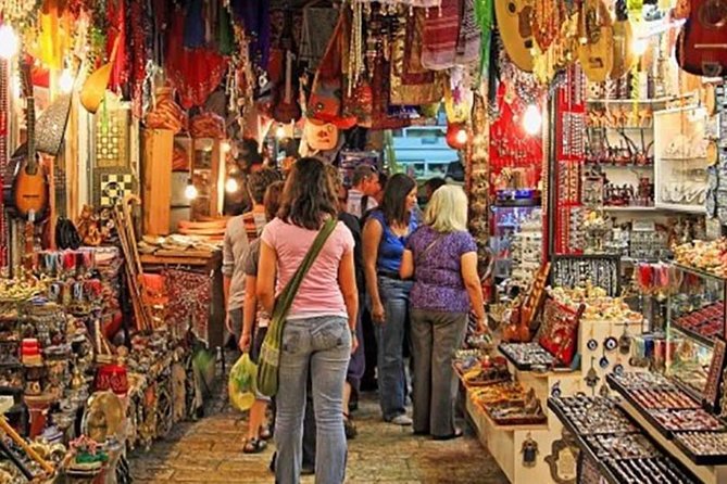 Guided Shopping Tour of Old Delhi and New Delhi - Why this Delhi shopping tour feels like VIP shopping