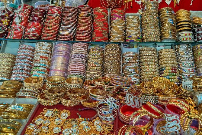 Half Day Delhi Shopping Tour With Shopping Consultant - Connaught Place: fabrics, handicrafts, and showroom shopping