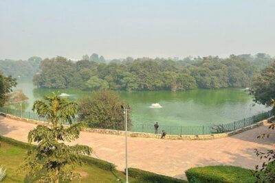 Hauz Khas Village: A Self Guided Walking Tour - Finding the start: Hauz Khas Road entrance and the street-level chaos