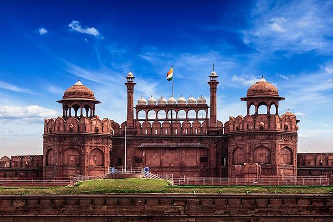 Heritage Tour in Delhi - Lotus Temple: the calm counterpoint