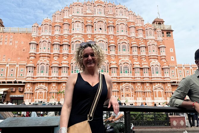 Jaipur: Full Day City Highlights Tour with Tour Guide - Hawa Mahal: 953 windows and the art of watching without being seen