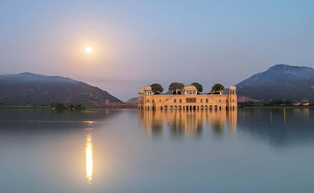 Jaipur Full Day Tour with Pickup & Drop-off in Agra or Delhi - Patrika Gate: A Fast, Colorful Photo Stop
