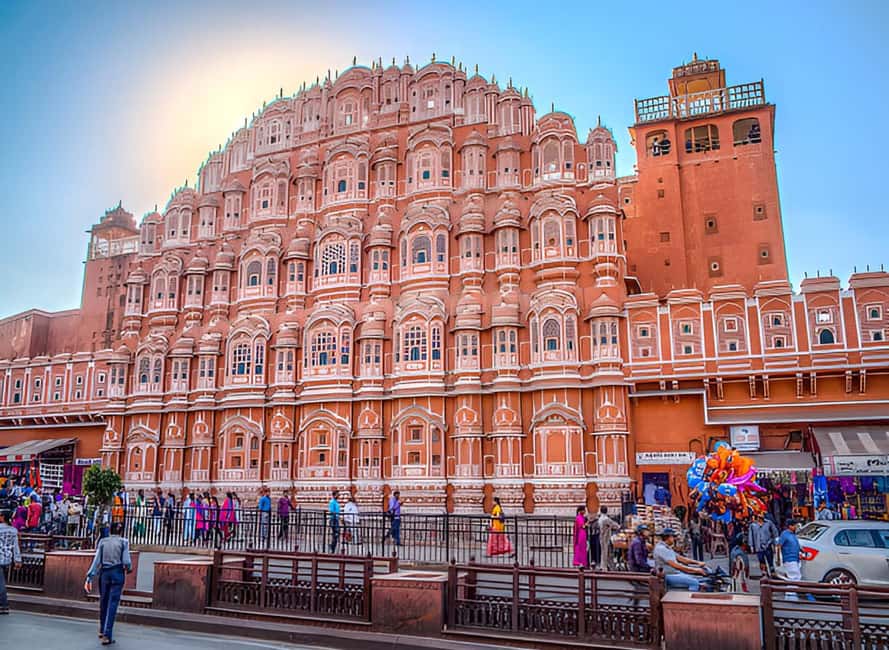 Jaipur Full Day Tour with Pickup & Drop-off in Agra or Delhi - Hawa Mahal: 953 Windows and the Royal-Life Story