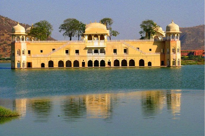 Jaipur Pink City Same Day Tour By Car From Delhi-All Inclusive - City Palace and Hawa Mahal: the royal center and the wind windows