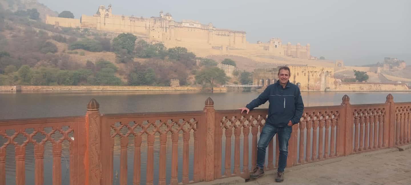 Jaipur Private Day Trip with Monument Tickets from New Delhi - Lunch in Jaipur: a buffet-style break you’ll actually enjoy