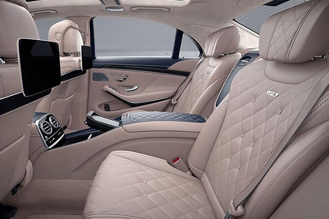 Luxury Taj Mahal Tour by Mercedes - BMW - Audi - Morning pickup from Delhi NCR in Mercedes, BMW, or Audi series 5