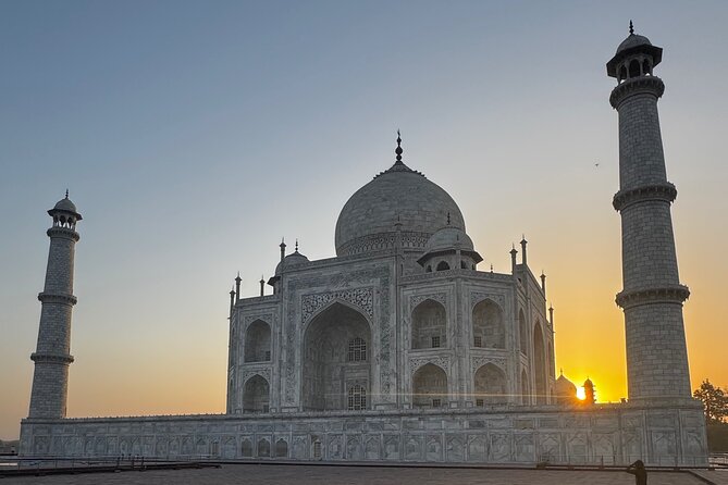 Luxury Taj Mahal Tour By SUPERFAST Train From Delhi - Comfort and support on the return train ride