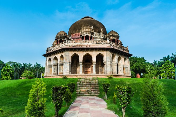 Mughal Heritage Tour Including Lodhi Garden, Humayun Tomb and Akshardham Temple - Lodhi Garden: 90 Acres, Mughal Tombs, and a Breathing Break
