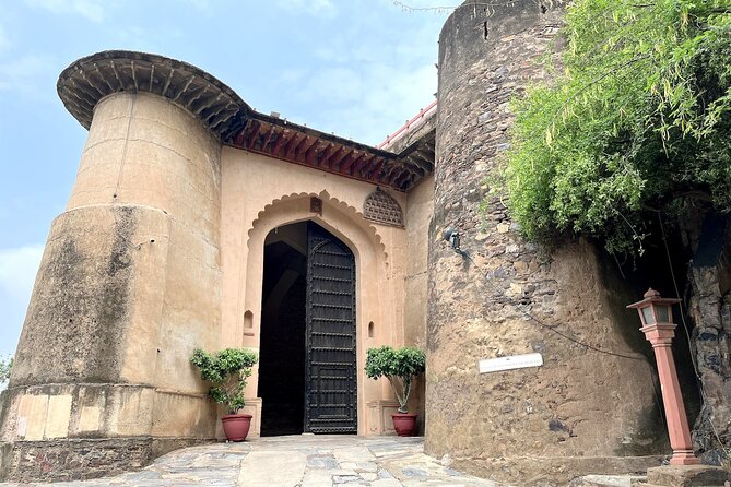 Neemrana Fort visit with Lunch From Delhi - Practical tips to make the day smoother