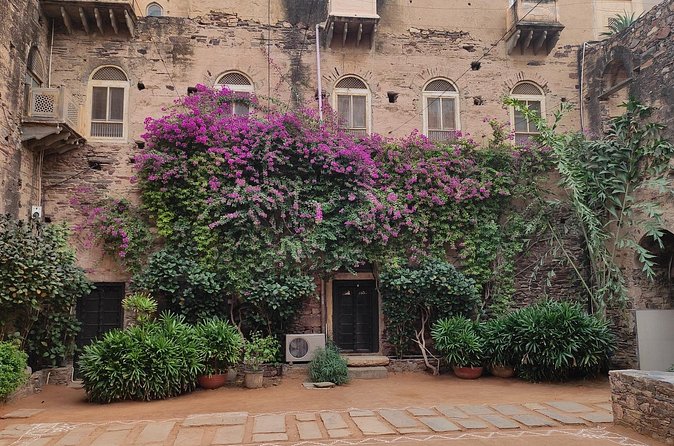 Neemrana Fort visit with Lunch From Delhi - Who should book this Neemrana Fort visit from Delhi