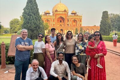 New Delhi and Old Delhi Tour Full Day - Gurudwara Bangla Sahib: a calm start with a real story