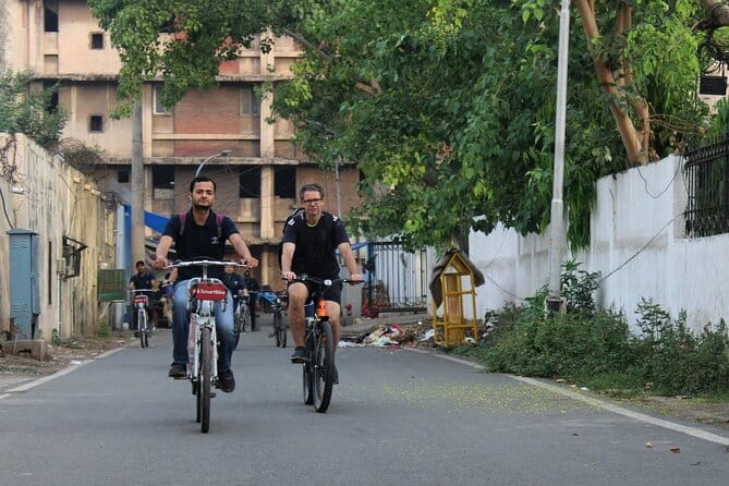 New Delhi Bicycle Tour - Meeting up near Rajiv Chowk and getting your bike set