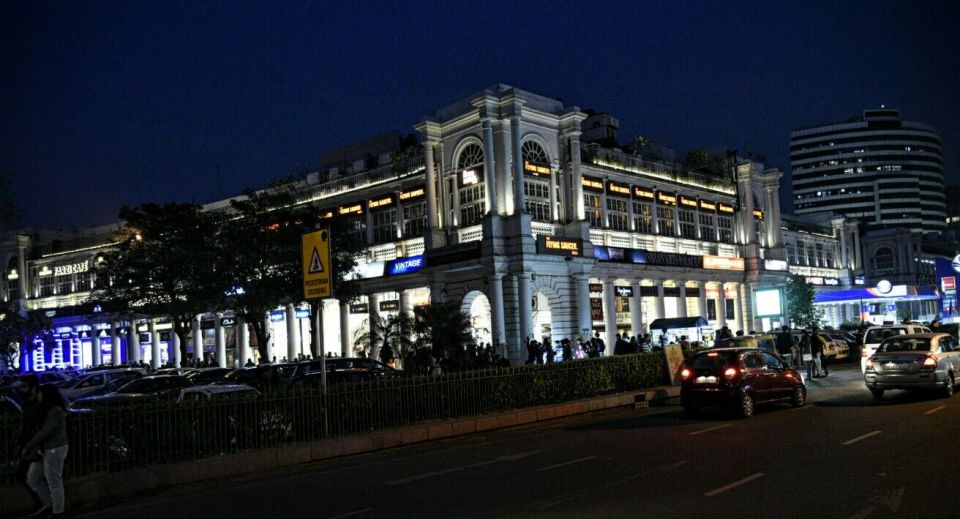 New Delhi: Delhi Night/ Evening Tour by Car - 4hr - Bangla Sahib Gurdwara: The Calm Finish With a Real Shopping Hour
