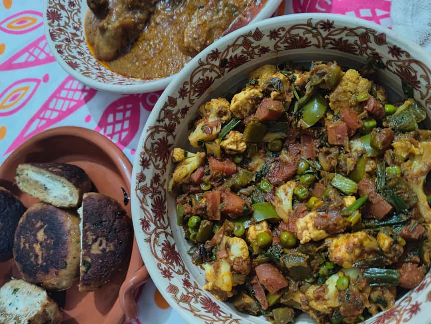 New Delhi: Full-Day Cooking Class learn 8 dishes with Locals - Tea-time snacks and tasting around 12 foods