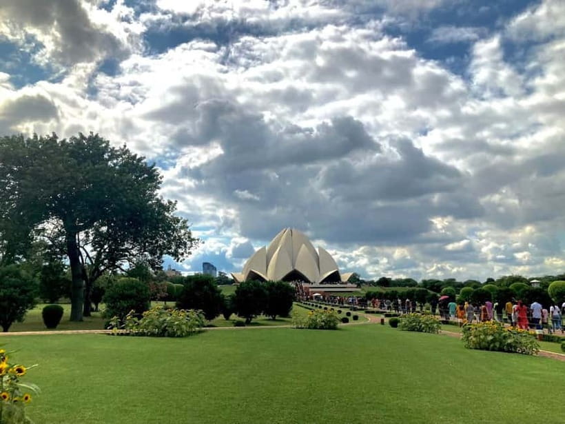 New Delhi: Lotus Temple Private Tour with Skip-the-Line - Why a Private Guide Makes This Worth It
