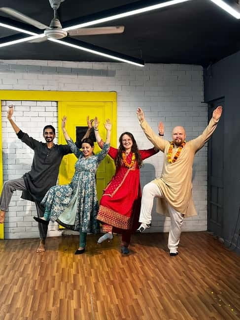 New Delhi: Namaste India Bollywood Dance Workshop - Private and English-guided: what you gain with an exclusive session