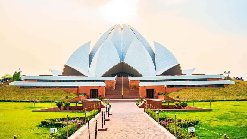 New Delhi & Old Delhi Private Guided Tour For 4-8 Hours - Lotus Temple: free, multi-faith, and sometimes line-driven