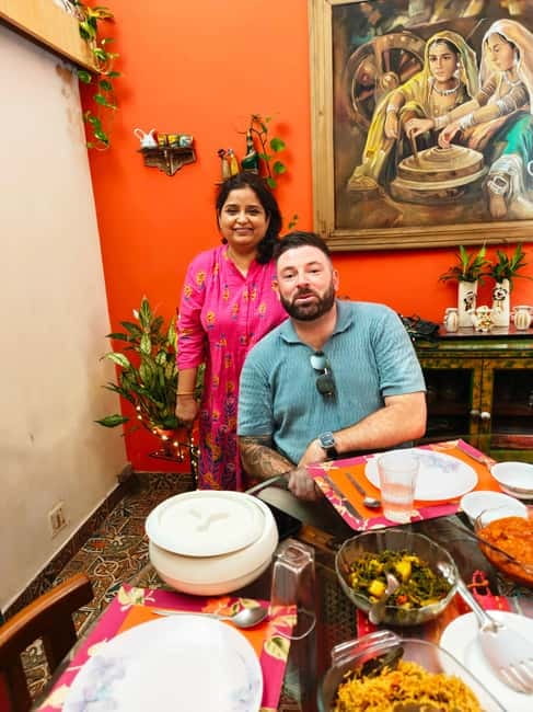 New Delhi: Traditional Indian Cooking Class & Market Visit - Getting to the meeting point near Ashram metro (no pickup)
