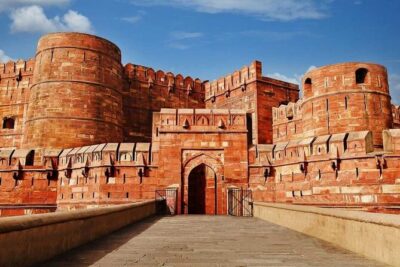 New Delhi:Agra Taj Mahal Private Car Sightseeing Tour - Taj Mahal with a real guide: what you should pay attention to