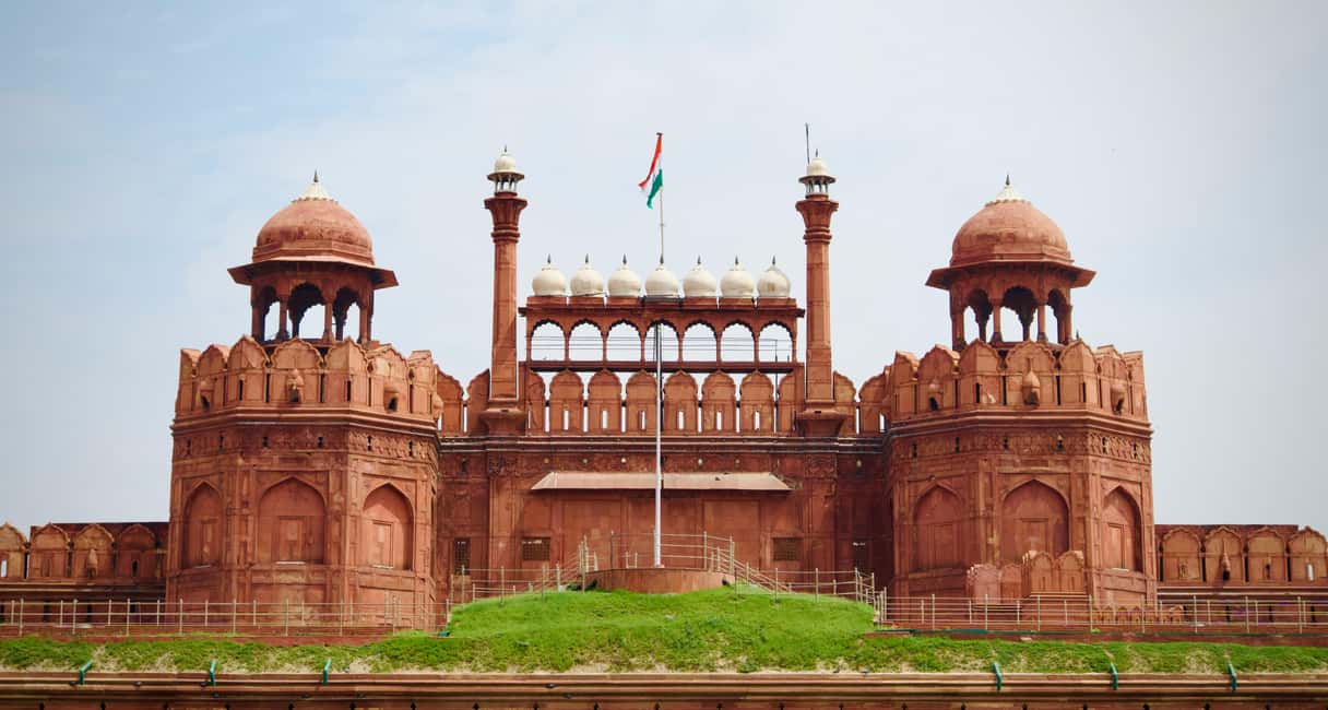 New & Old Delhi: Private Day Tour with Female Guide - Lotus Temple or Bangla Sahib: Calm Stops Built for Contrast