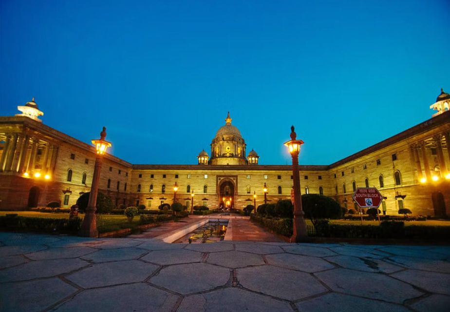Night View of Delhi Tour - 4 Hrs - President House and Parliament House: the drive-pass reality