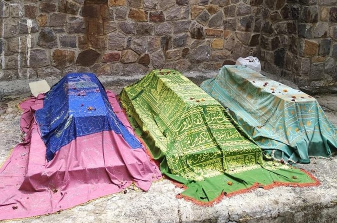Nizamuddin Tour - The Ghalib and Khusrau shrine stops for Urdu poetry fans