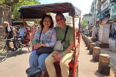 Old and New Delhi City Tour Full Day - Gurudwara Bangla Sahib: a free stop with a strong story