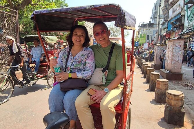 Old and New Delhi City Tour Full Day - Gurudwara Bangla Sahib: a free stop with a strong story