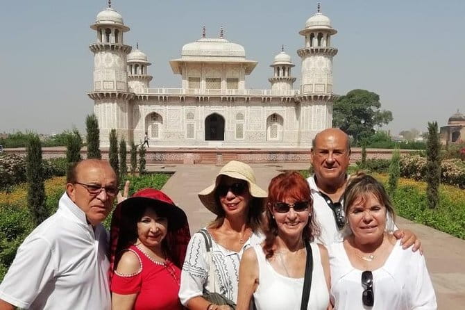 Old and New Delhi Delights Food, Culture and Heritage Tour - Khari Baoli Spice Market: Sensory Shopping Energy Without Getting Lost