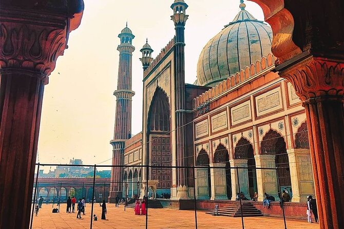 Old and New Delhi Highlights: Private Full-Day Tour - Qutub Minar, Lotus Temple, and India Gate: key New Delhi icons