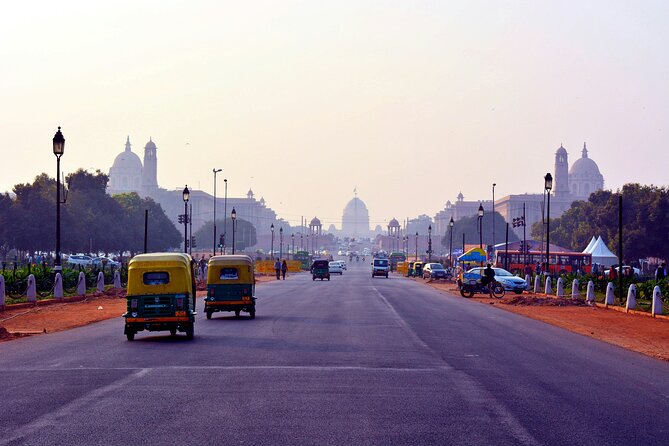 Old and New Delhi Private Guided City Tour - Gurudwara Bangla Sahib: the calm reset before Old Delhi