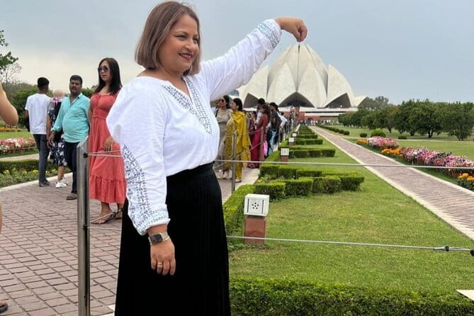 Old And New Delhi Private Guided Tour With Entrances- 8 Hours - Rashtrapati Bhavan and Parliament House: where New Delhi shows its political muscle