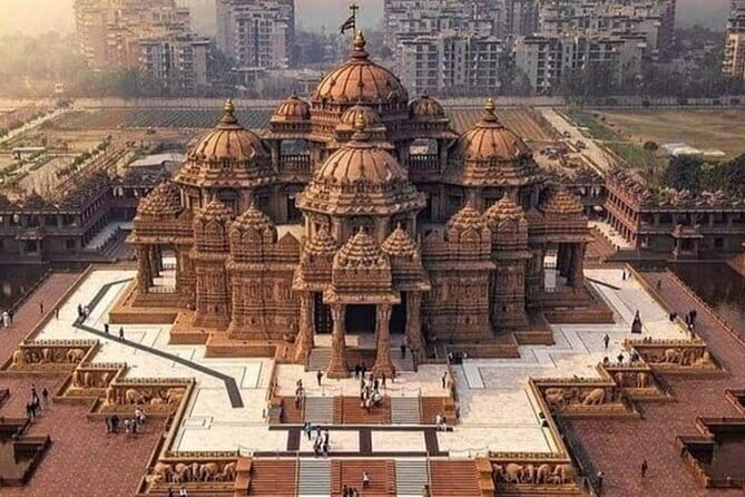 Old And New Delhi Private Guided Tour With Entrances- 8 Hours - Your 8-hour day: what to expect from pickup to wrap-up
