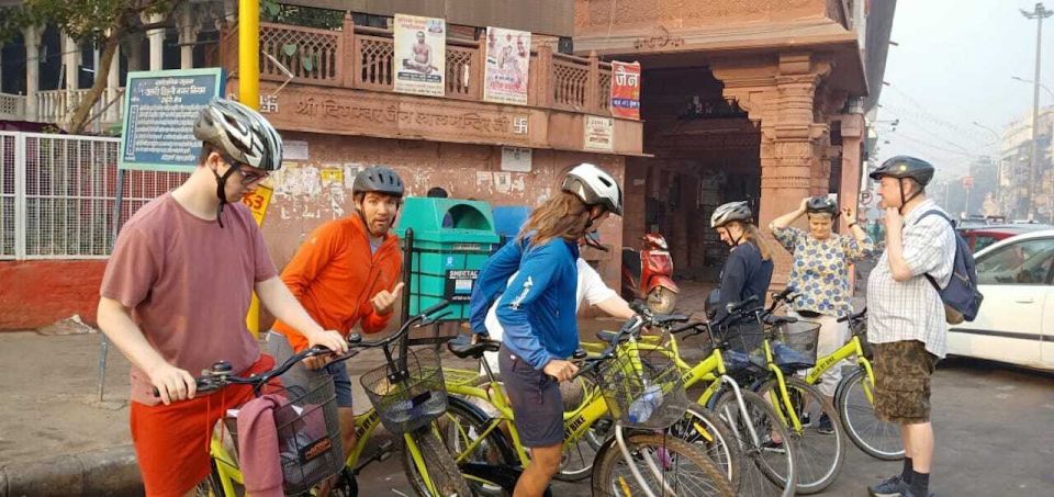 Old Delhi: 3.5-Hour Small-Group Bike Tour with Breakfast - Red Fort views: fortress-palace energy from street level