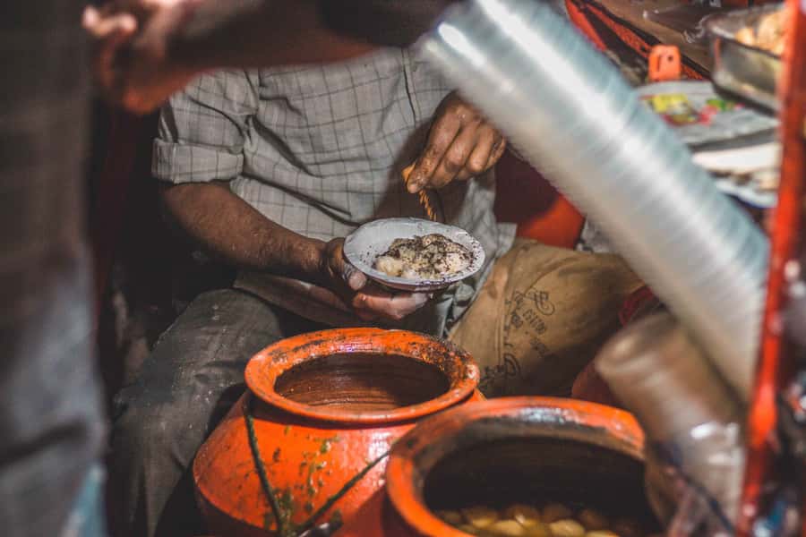 Old Delhi: 3-hour Street Food Tour - The 100-Year-Old Shop Start: Jalebi and Samosa