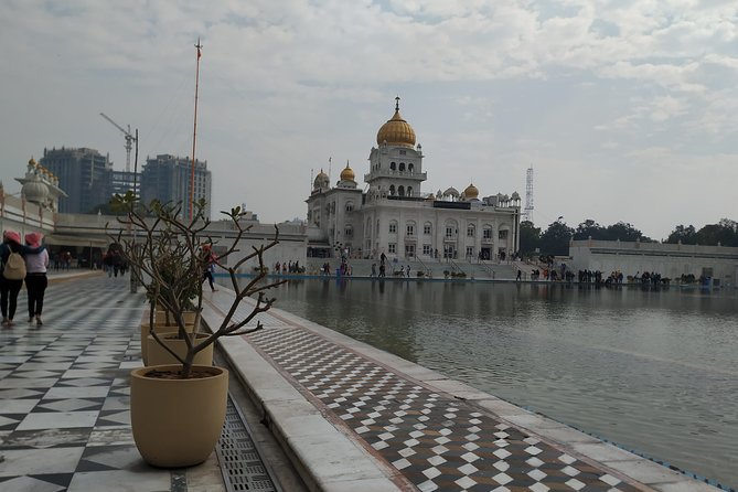 Old Delhi and Temples tour with a Local - Bangla Sahib and Langar: Sikh Community Life in Action