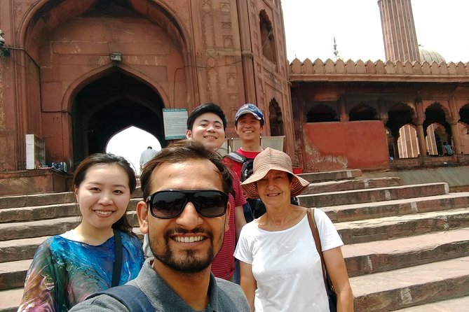 Old Delhi and Temples tour with a Local - Deepak’s Guide Style: Friendly, Articulate, and Built for Real Answers