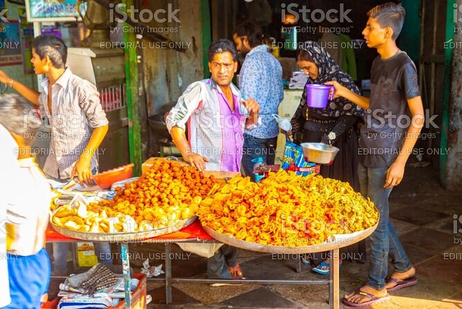 Old Delhi Cultural, Temples, Heritage Walking Street Food Tour - Naughara (Nine Houses Lane): Architecture Between Snacks