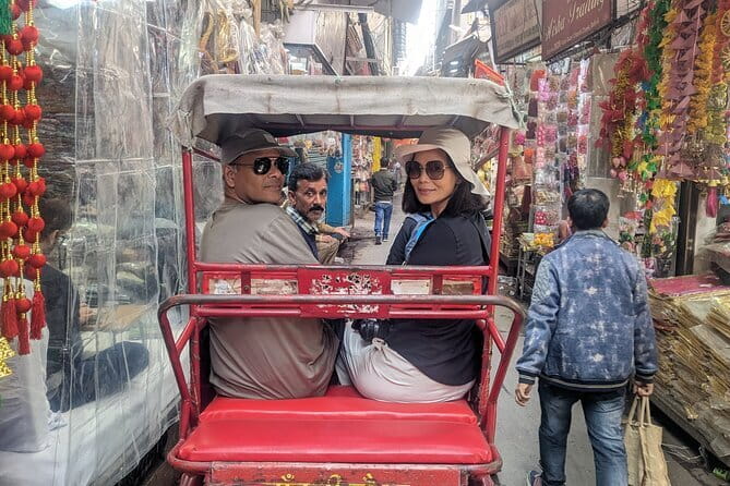 Old Delhi Heritage, Food and Spice Market Walking Tour - How the food stops work: masala chai and 5–7 veg snack samples