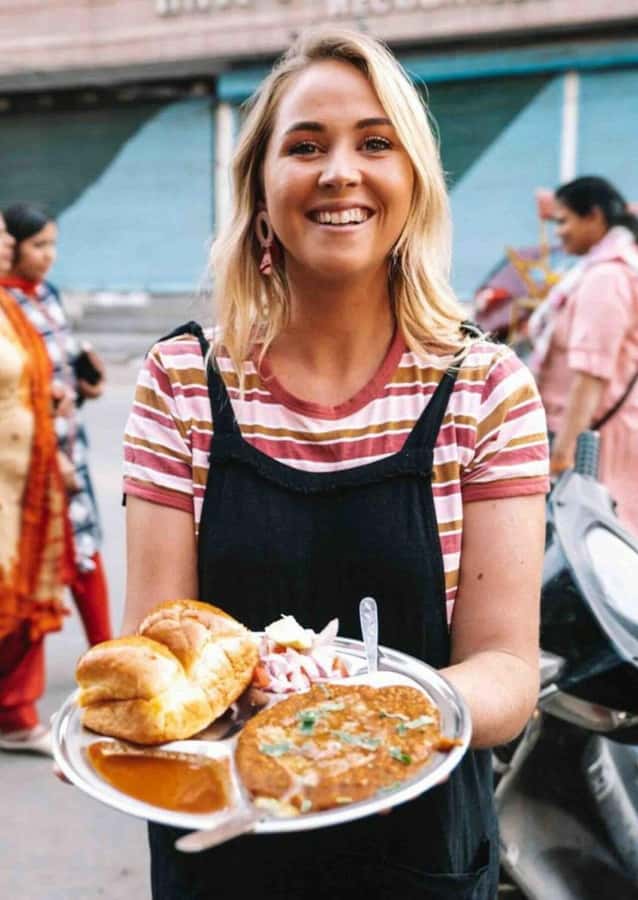Old Delhi: Night Feast in Old Delhi Guided Food Tour - Crispy Samosas and Grilled Kebabs: Texture You Can Feel