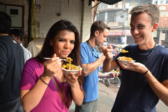 Old Delhi Photography & Food Tour with Rickshaw Ride to Masterji Kee Haveli - Old Delhi, by rickshaw: the “local pace” factor