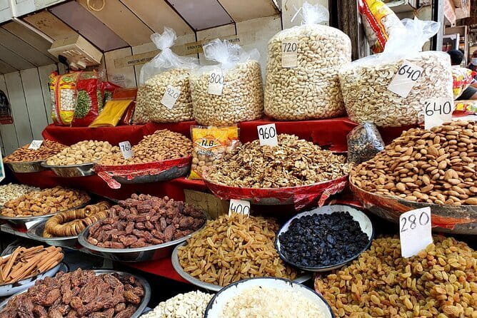 Old Delhi Spice Market and Temple Tour - Fatehpuri Mosque: Red Sandstone, One Dome, and City Layout Clues