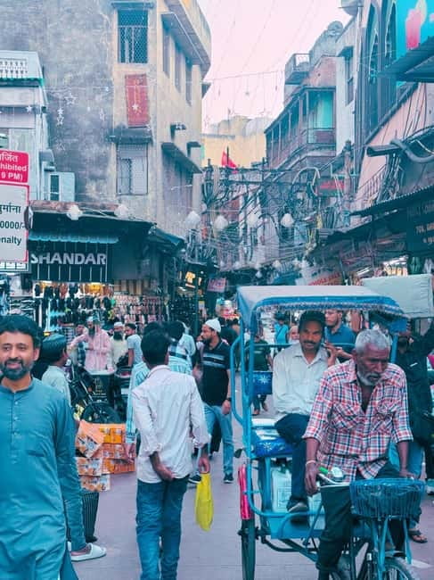 Old Delhi Temples and Spice Market Tour - Fatehpuri Masjid and the Red Fort exterior: seeing power without the ticket hassle