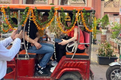 Old Delhi Walking Tour: Food, Culture & Spice Bazaars - Chandni Chowk: one 1.5 km street, many faiths