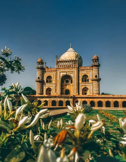 Old & New Delhi Full or Halfday Guided Tour with Street Food - Lotus Temple and Qutub Minar: two styles, optional order