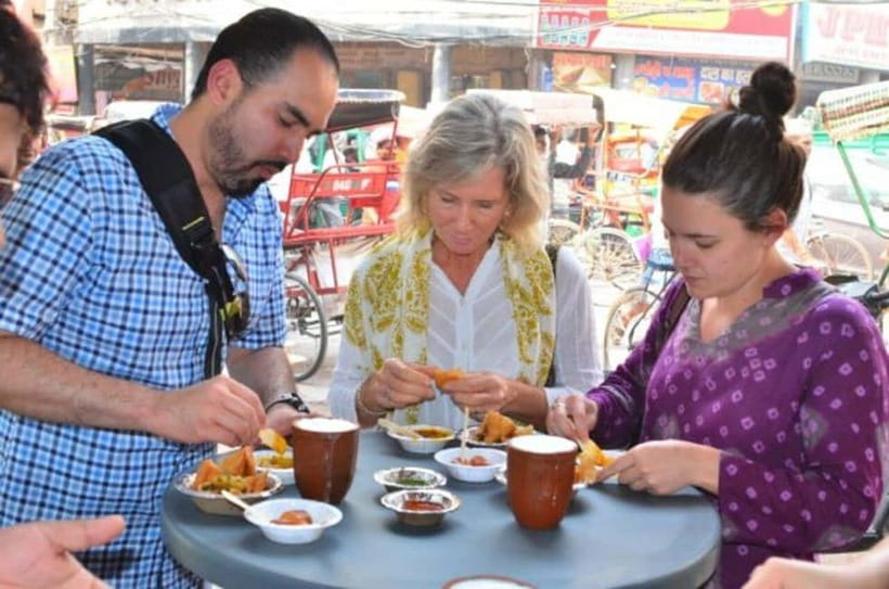 Old & New Delhi Full or Halfday Guided Tour with Street Food - Jama Masjid and street-food lunch: worship first, then flavor