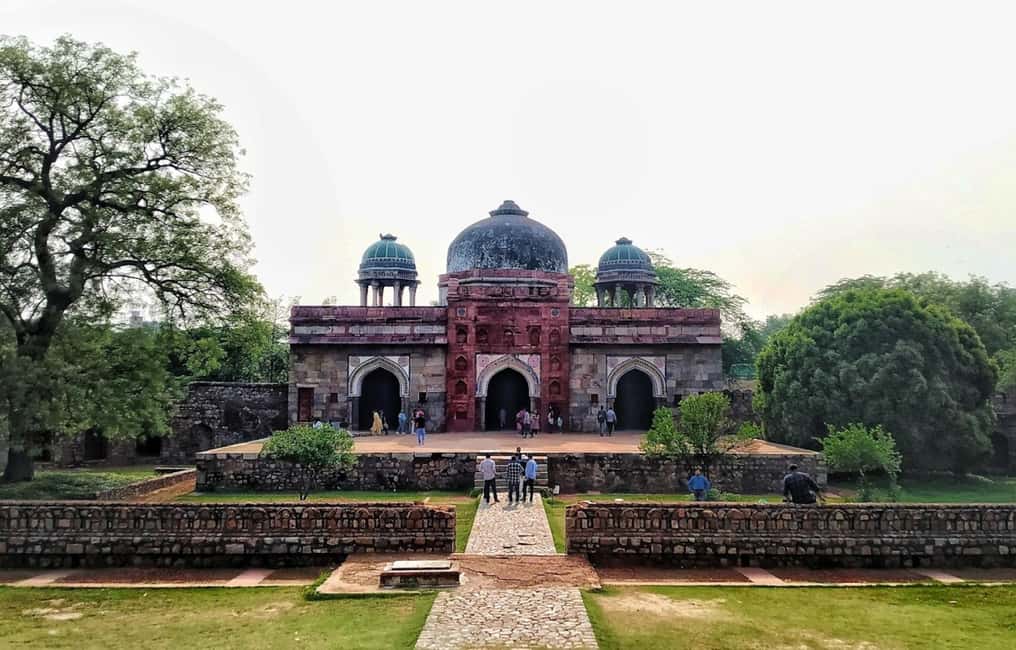 Old & New Delhi Private Day Tour with Expert Guide - Jama Masjid and the first taste of Old Delhi’s scale